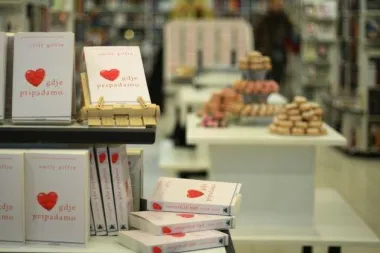 Novi Avon True makup i knjiga Emily Giffin kao domaćini subotnjeg druženja