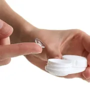 Kako pravilno staviti i održavati kontaktne leće?