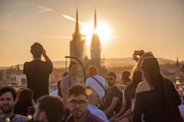 Somersby Sunset Chill na terasi s najljepšim pogledom u gradu