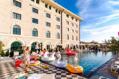 ELFS-i priredili pop up pool party