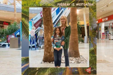 Mirjana Mikulec sa svojim školarkama u veselom shoppingu u Westgateu