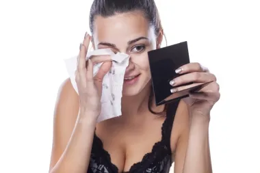 Zašto dermatolozi ne vole maramice za uklanjanje šminke?