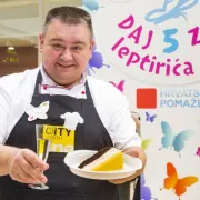 Tomislav Špiček i Ivana Marić pripremaju domaće specijalitete