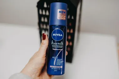 Test zona: Nivea Hairmilk regenerator u spreju
