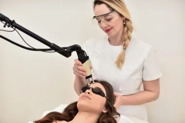 Savršena koža - specijalnost frakcijskog lasera u LoraDerm centru