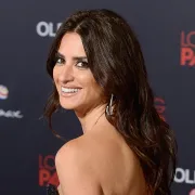 Predivna Penelope Cruz iznenadila na premijeri filma Loving Pablo
