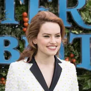 Daisy Ridley oduševila elegancijom