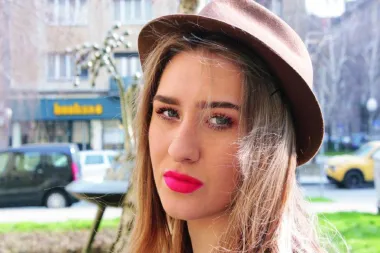 Domenica Dragoje nam se predstavlja prvim singlom naziva “Vraćam se!”