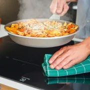 Kako biti energetski učinkovit u kuhinji (i pri tome uštedjeti novac)