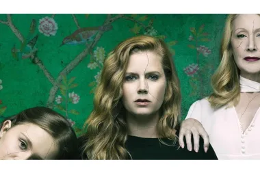 Amy Adams u ulozi novinarke u HBO seriji "Oštri predmeti"