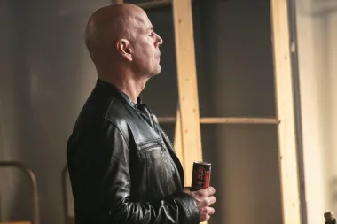 Izgledaš kao onaj lik iz filma Umri muški!