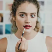 Osim outfita, za posao je jednako važan i idealan makeup
