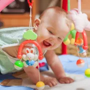 Razvoj bebe: Što donosi svaka faza od rođenja do prve godine života?