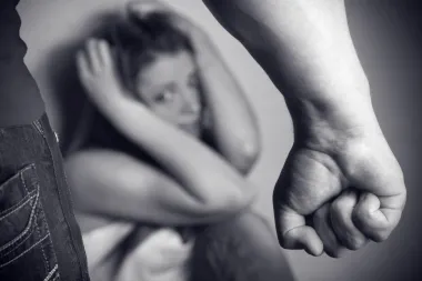 I adolescenti /ice doživljavaju nasilje u partnerskim odnosima