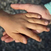 Empatija ne bi smjela biti tema samo za blagdane. Kako je i kada razvijati kod djece?