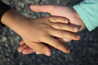 Empatija ne bi smjela biti tema samo za blagdane. Kako je i kada razvijati kod djece?