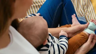 Današnje bebe čuva, prati, uspavljuje i tješi "pametna" baby tehnologija