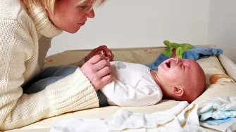 Što sve trebaš znati o povišenoj temperaturi kod beba