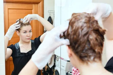 Odlučila si obojiti sama kosu kod kuće? Ovo su najbolji savjeti koje trebaš znati