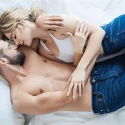 Trikovi koji će ti pomoći da partner duže izdrži u krevetu