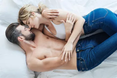 Trikovi koji će ti pomoći da partner duže izdrži u krevetu