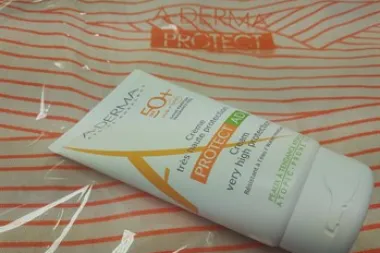 Poklanjamo A-Derma Protect AD kremu SPF 50+ i torbu za plažu