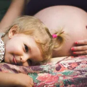 Pronašle smo najsmješnije mitove o trudnoći