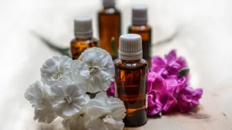 Ovo su najbolja prirodna anti-aging ulja za kožu (i kosu)