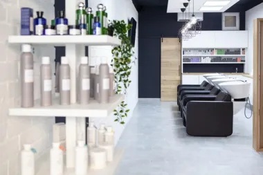 Salon u koji ćete se zaljubiti idealan je spoj industrijskog i modernog designa