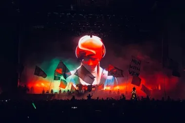 Sve je spremno za Chemical Brothers spektakl, a mi smo se prisjetile njihovih najvećih hitova
