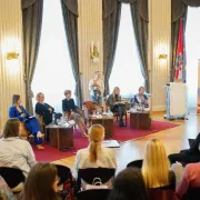 U punoj dvorani Hrvatskog novinarskog društva održana konferencija 'Zdrava mama, sretna beba'