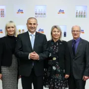 dm potvrdio lidersku poziciju na tržištu: Prosječna neto plaća je 10.200, a potpora za svako dijete 10.000 kuna