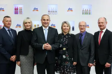 dm potvrdio lidersku poziciju na tržištu: Prosječna neto plaća je 10.200, a potpora za svako dijete 10.000 kuna