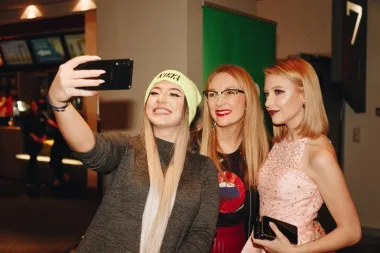 'Ideš? Idem!': Održana premijera filma u kojem su glavne zvijezde influenceri i YouTuberi
