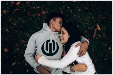 5 zdravih razloga zašto biste ti i tvoj partner uvijek trebali pronaći vremena za maženje