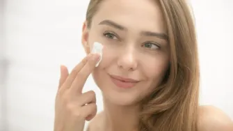 Nova godina, nove beauty odluke: 8 malih promjena uz koje će tvoja koža blistati