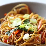 Kinesko jelo gotovo u 15 minuta: Jednostavan recept za Lo Mein
