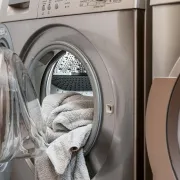 4 pogreške koje možda radiš kada pereš odjeću