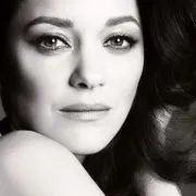 Chic Marion Cotillard: Bezvremenski stil ove Francuskinje osvojio je Chanel, a i nas