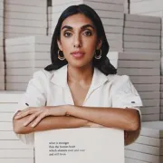 Emocionalni stihovi koji su dirnuli svijet: Tko je Rupi Kaur, pjesnikinja koja progovara o boli i ljubavi?