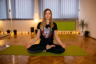 Vježbaj s Ines kod kuće: Joga protiv bolova u donjem dijelu leđa