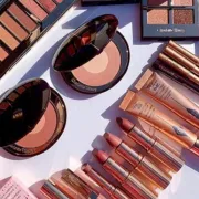 Može li COVID-19 živjeti na tvojim beauty proizvodima? Stručnjaci su odlučili je li ih bolje dezinficirati ili baciti