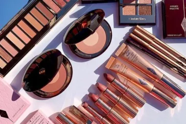 Može li COVID-19 živjeti na tvojim beauty proizvodima? Stručnjaci su odlučili je li ih bolje dezinficirati ili baciti