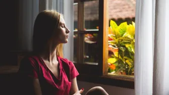 #ostanidoma uz dozu mira: Psihologinja Ana Čerenšak pokazala je kako meditirati