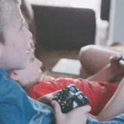 #ostanidoma: Donosimo ti pet video igara koje možeš igrati sa svojom djecom
