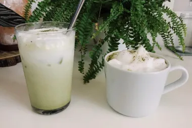 Matcha latte odlična je alternativa jutarnjoj kavi, a evo kako ju jednostavno možeš pripremiti sama