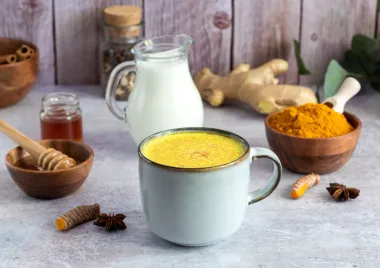 Kako napraviti zlatno mlijeko? Recept za napitak koji pomlađuje i liječi