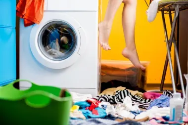 Trikovi za lakše pranje rublja: Koliko često trebamo prati odjeću, posteljinu i jastuke?