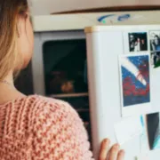 Zašto nastaje i kako ukloniti led u zamrzivaču?