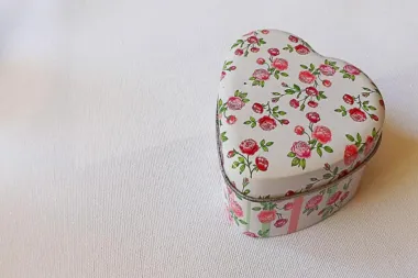 Doznajte kako napraviti kutiju za nakit od stvari koje imate kod kuće
